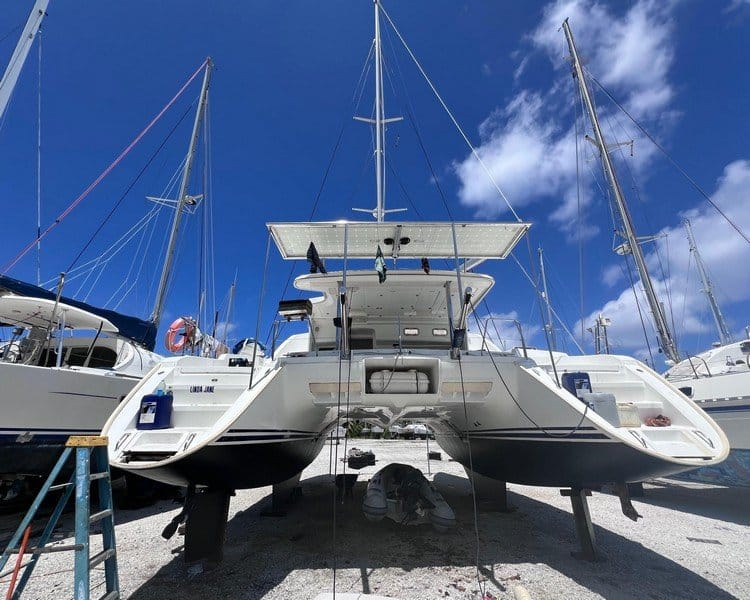 001 Lagoon 440 2007 Lagoon 400 4 cabins for sale in Tahiti