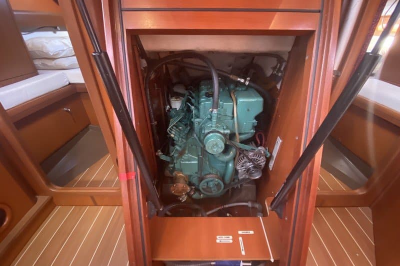 019 Grand Soleil 43 cruising racing yacht