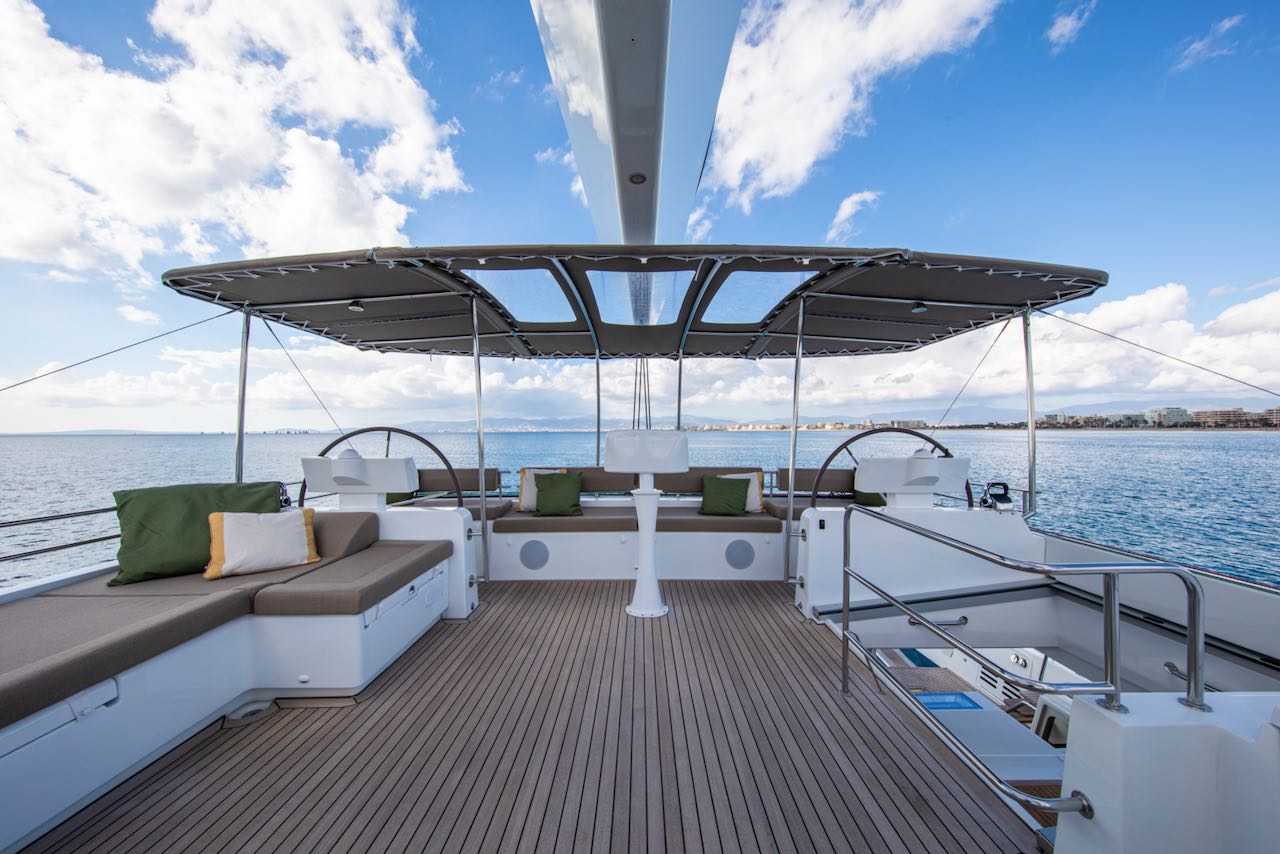 Lagoon 620 Neo flybridge