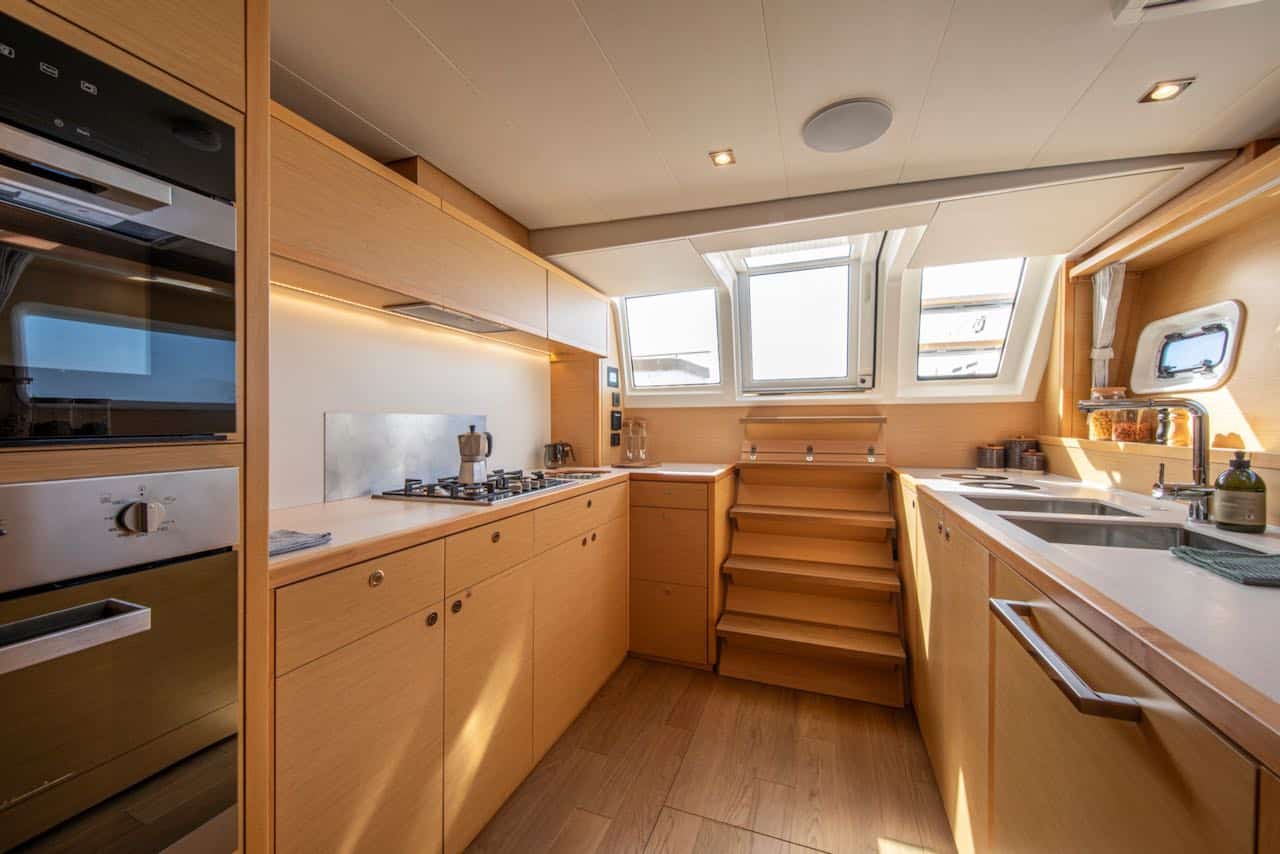 Lagoon 620 Neo galley