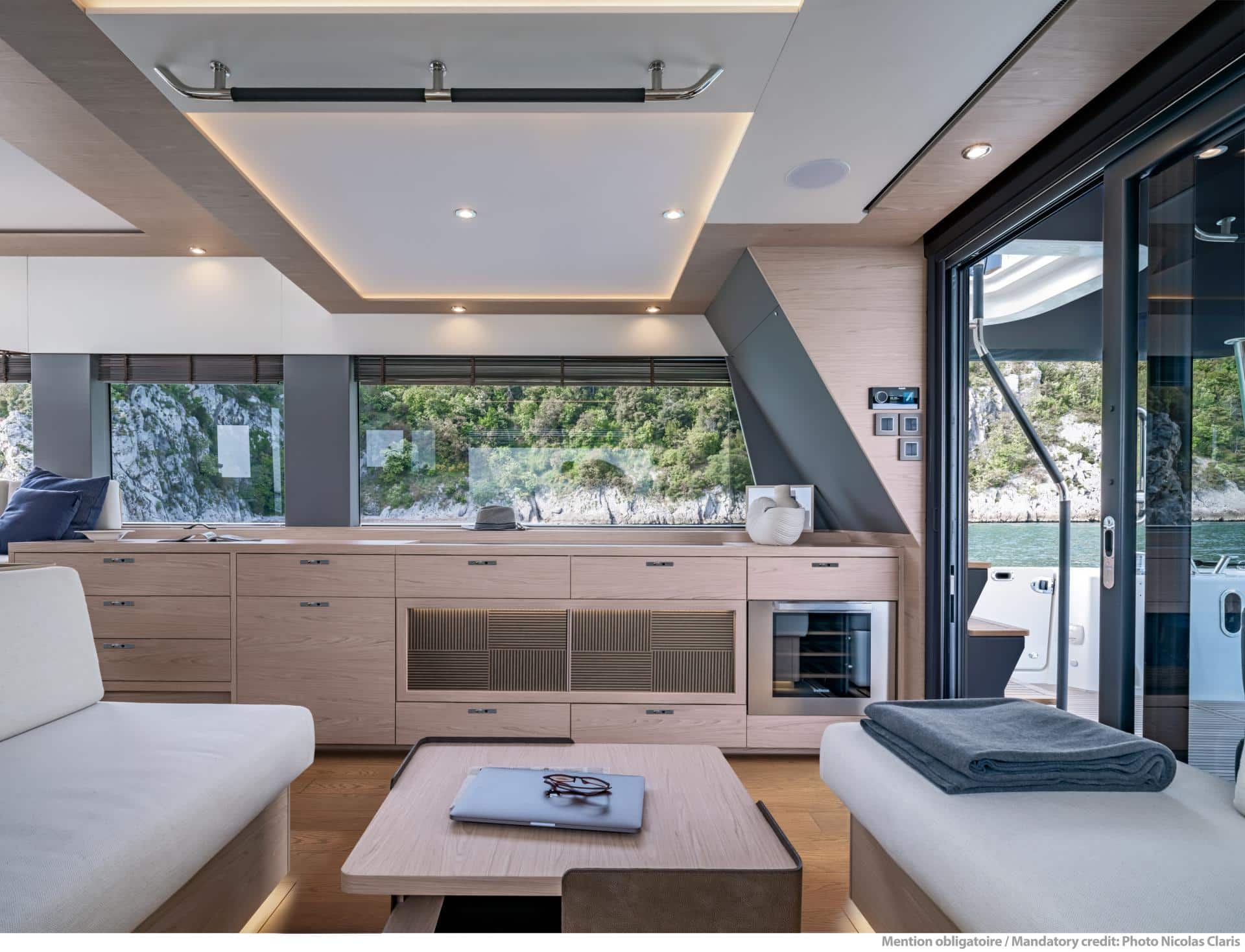GRAND_TRAWLER_63_-_IMAGE_-_INTERIOR
